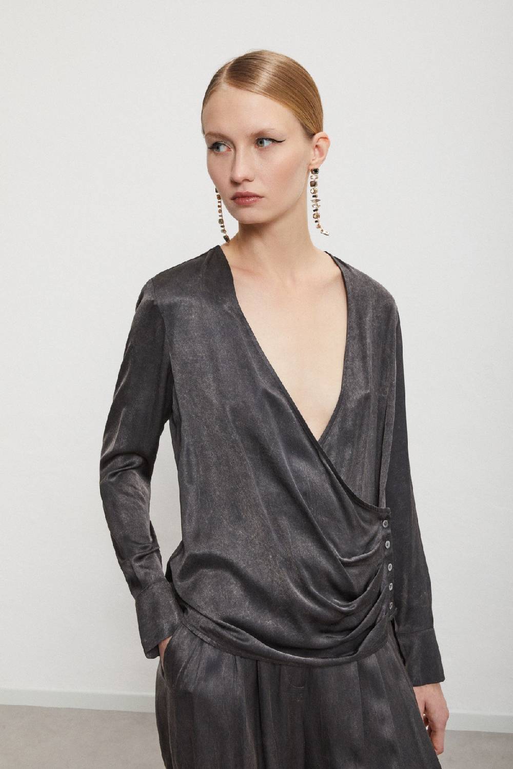 ottod'Ame Viscose blouse with V-neck and side buttoning Vendita Calda