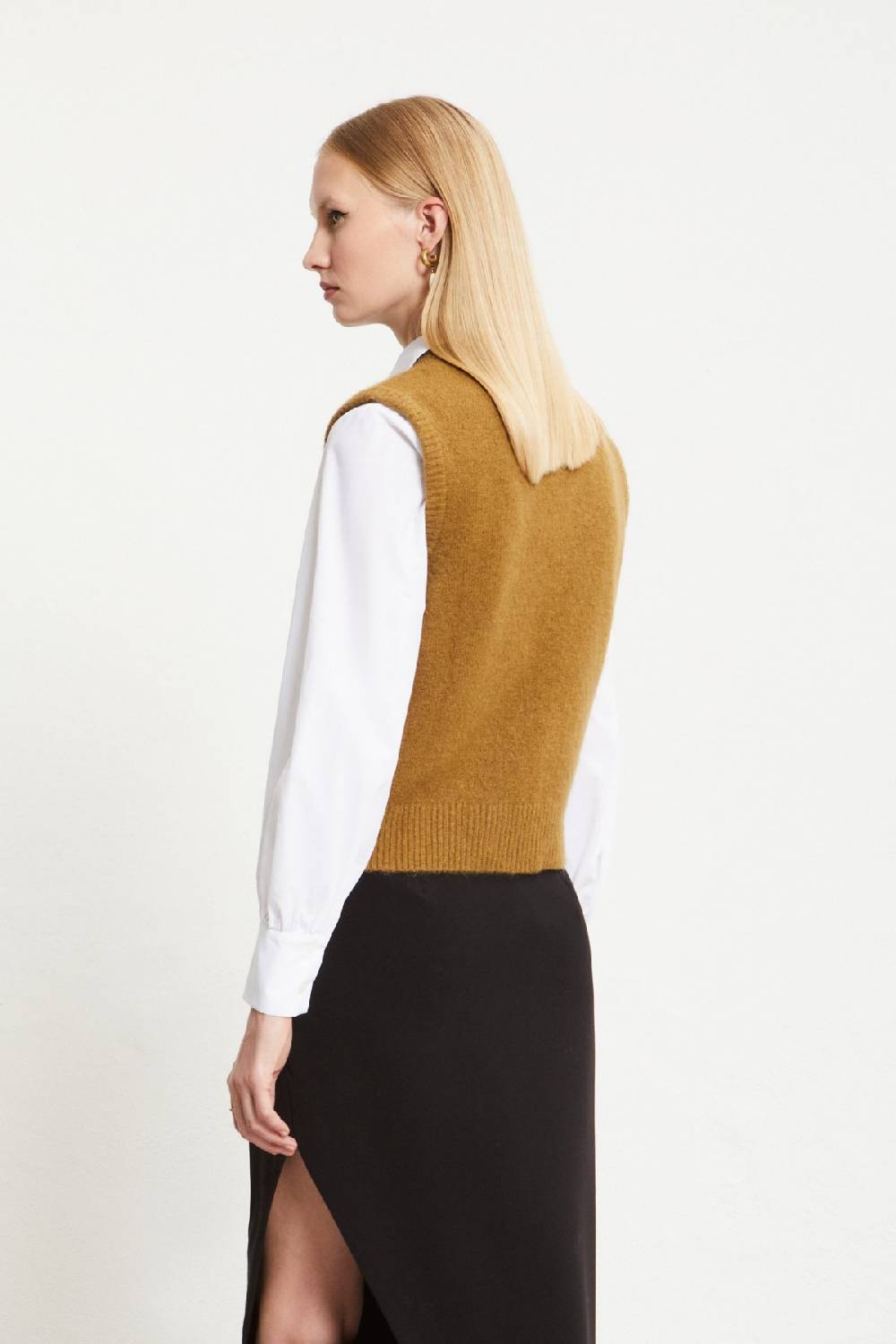 ottod'Ame Vest with rounded neck In Linea