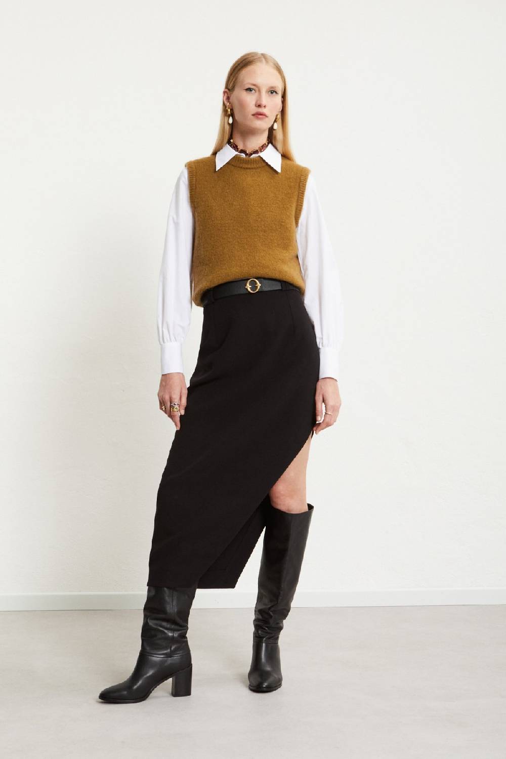 ottod'Ame Vest with rounded neck In Linea