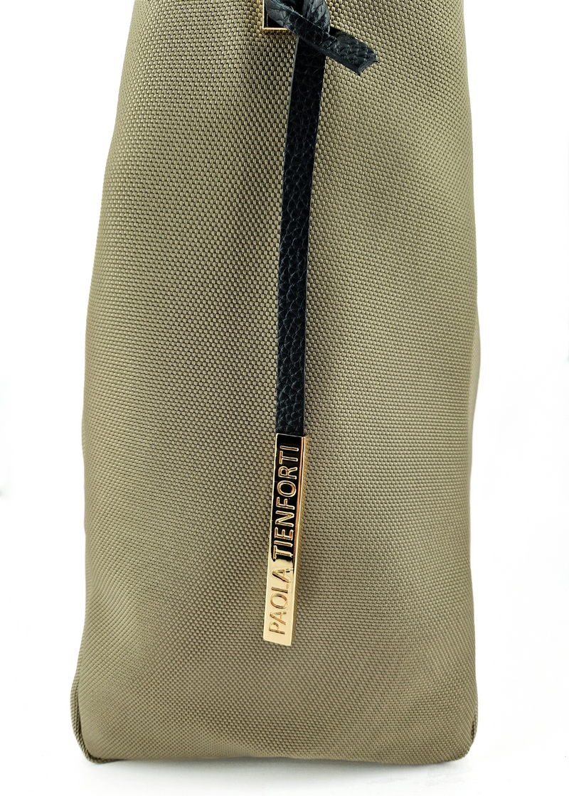 Paola T. Sacca in cordura con dettagli oro Fino Al -60%
