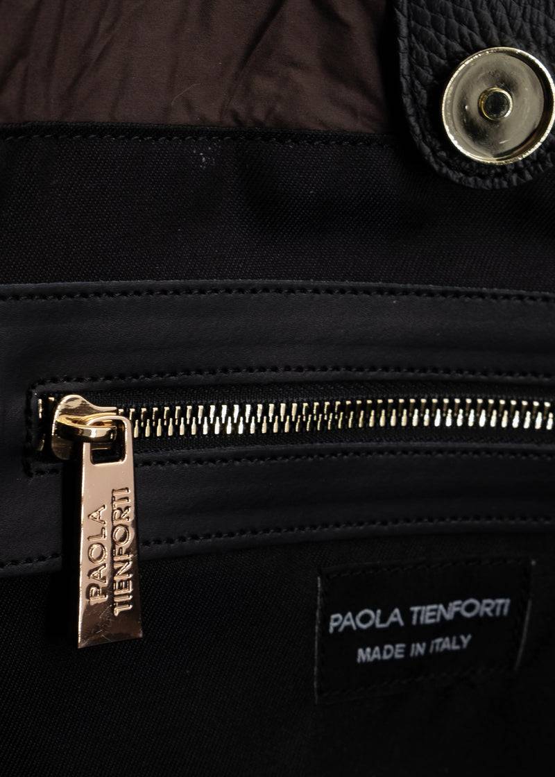 Paola T. Shopper in nylon con rivetti oro Offerta