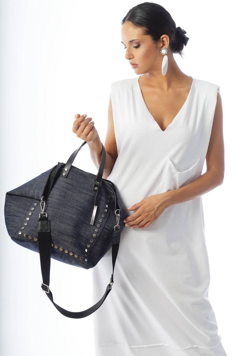Paola T. Shopper medium con rivetti e pendente argento Hotsell