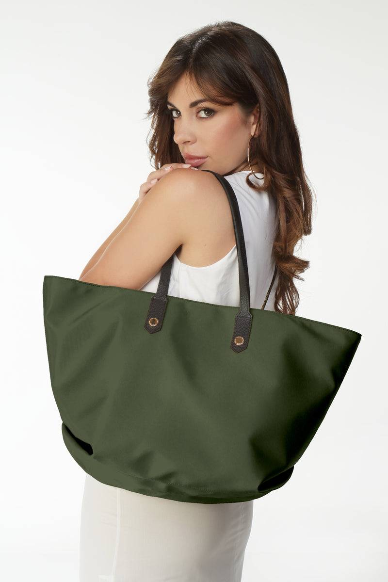 Paola T. Shopper in nylon con rivetti oro Shopping online