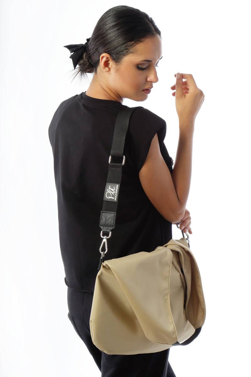 Paola T. Sacca hobo in nylon con dettagli oro Vendite Flash