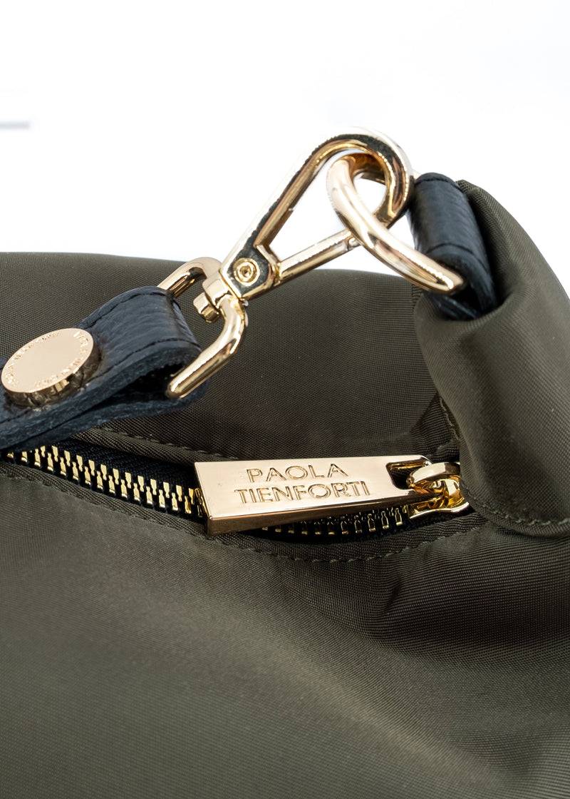Paola T. Borsa a sacca in nylon con dettagli oro Negozio