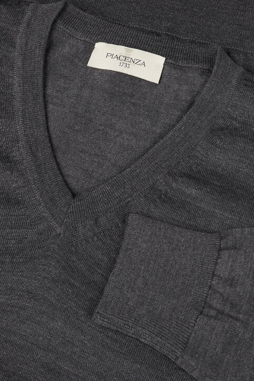Piacenza 1733 Scollo V lana merino super fine antracite Online
