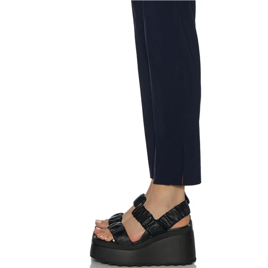 AVENUE MONTAIGNE PANTALONE IN TECNICO LEGGERO Qualità