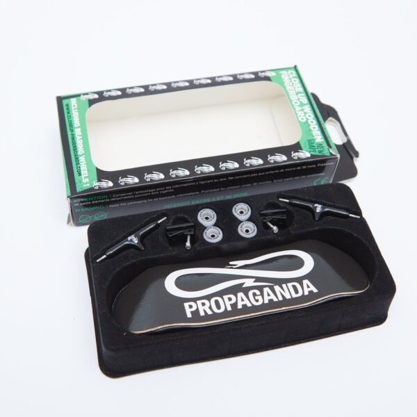 Propaganda Propaganda x Close Up Fingerboard complete set – Black 2025