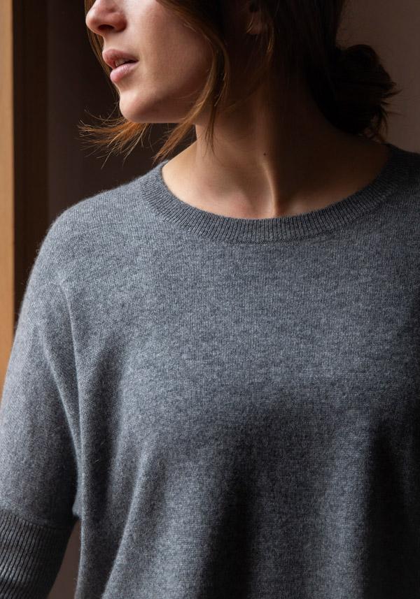 Rose & Lini ABSOLUT CASHMERE “PONCHO ASTRID” DARK GREY Offerte