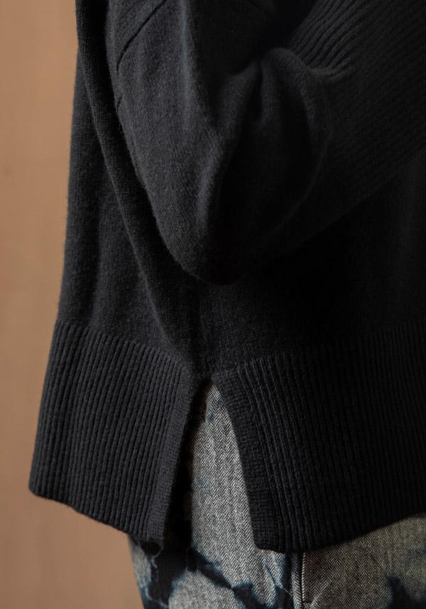 Rose & Lini BE YOU CASHMERE “TURTLE NECK” BLACK KNIT 2025