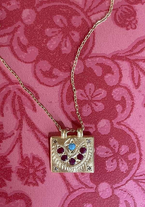 Rose & Lini 5 OCTOBRE “GAIA T.” GOLD MEDAL NECKLACE Presa