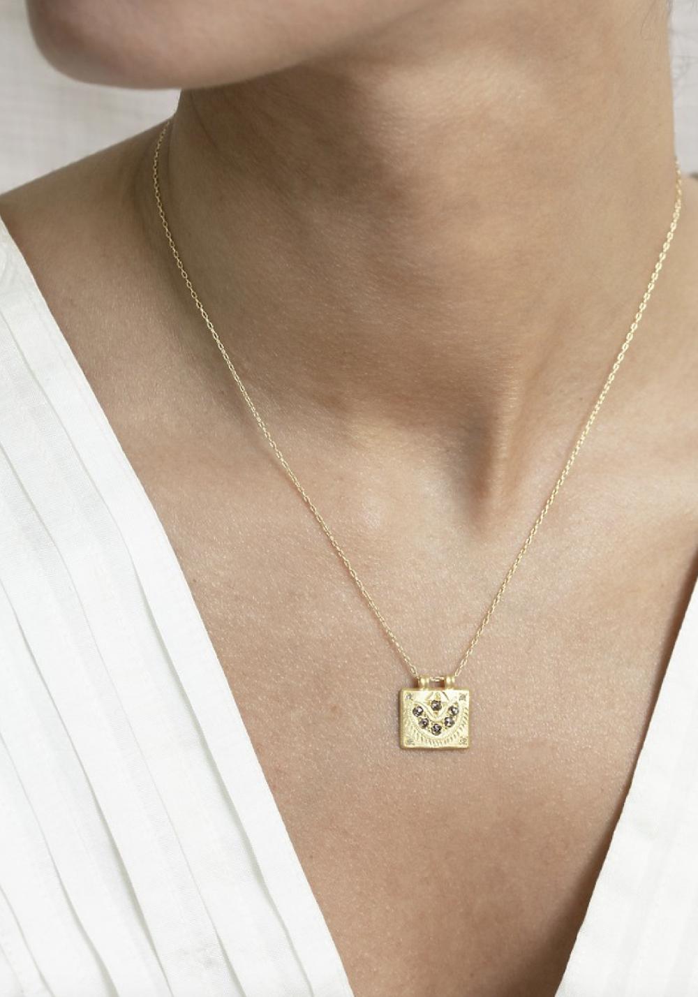 Rose & Lini 5 OCTOBRE “GAIA” GOLD MEDAL NECKLACE Sconto