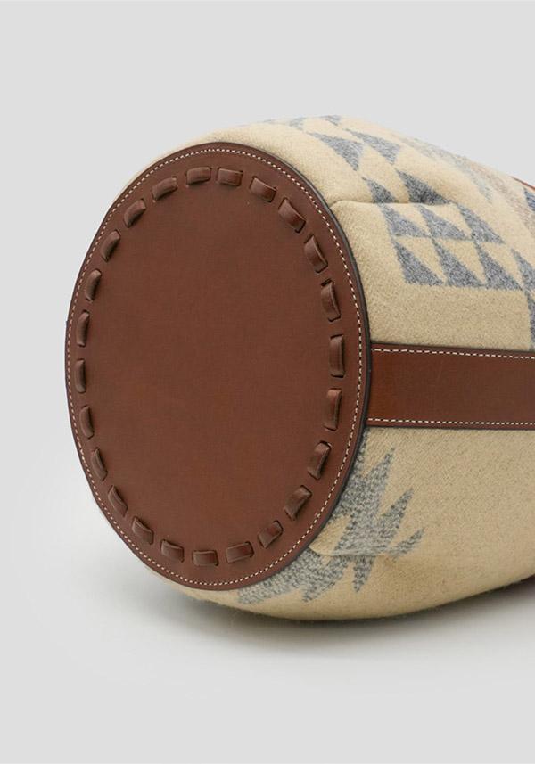 Rose & Lini A VACATION “MARCHE” SMITH ROCK BUCKET BAG Offerte