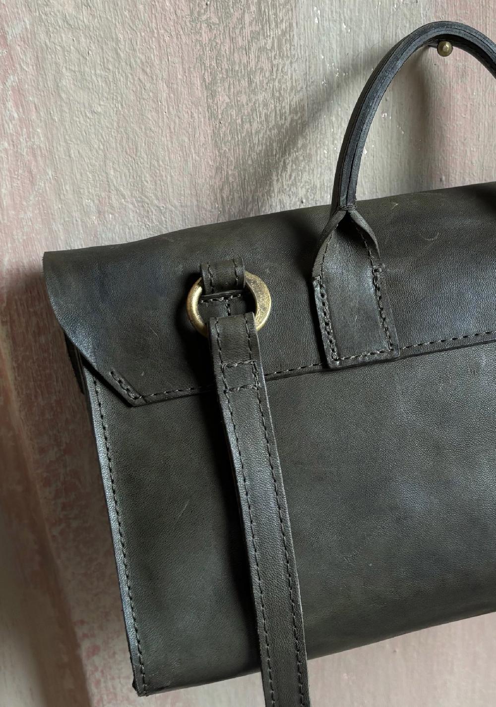Rose & Lini TAGLIOVIVO MILITARY LEATHER “DOCTOR W” BAG Nuova