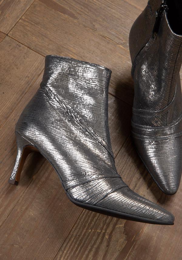 Rose & Lini ROSE’S ROSES “BELL” SILVER HEELED ANKLE BOOTS In Saldo