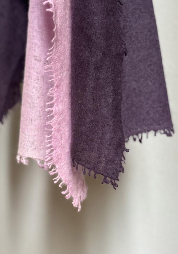 Rose & Lini MIRROR IN THE SKY CASHMERE “OPEN KNITTED DEGRADEE” INKPOT & DEW SCARF Vendita