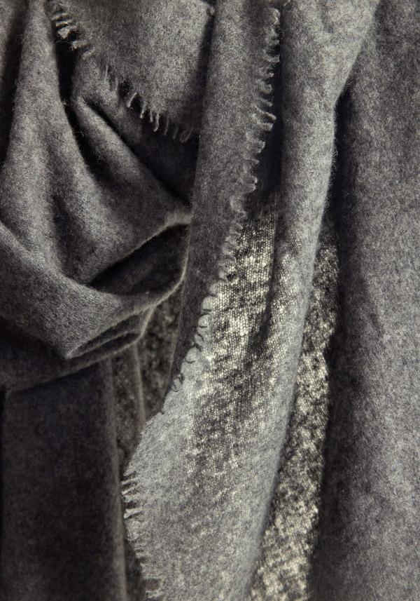 Rose & Lini MIRROR IN THE SKY CASHMERE “OPEN KNITTED MELANGE” CHARCOAL SCARF Promozione