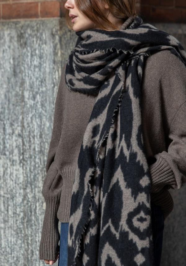 Rose & Lini MIRROR IN THE SKY CASHMERE “OPEN KNITTED PRINT” COFFEE & BLACK SCARF Soddisfazione Garantita