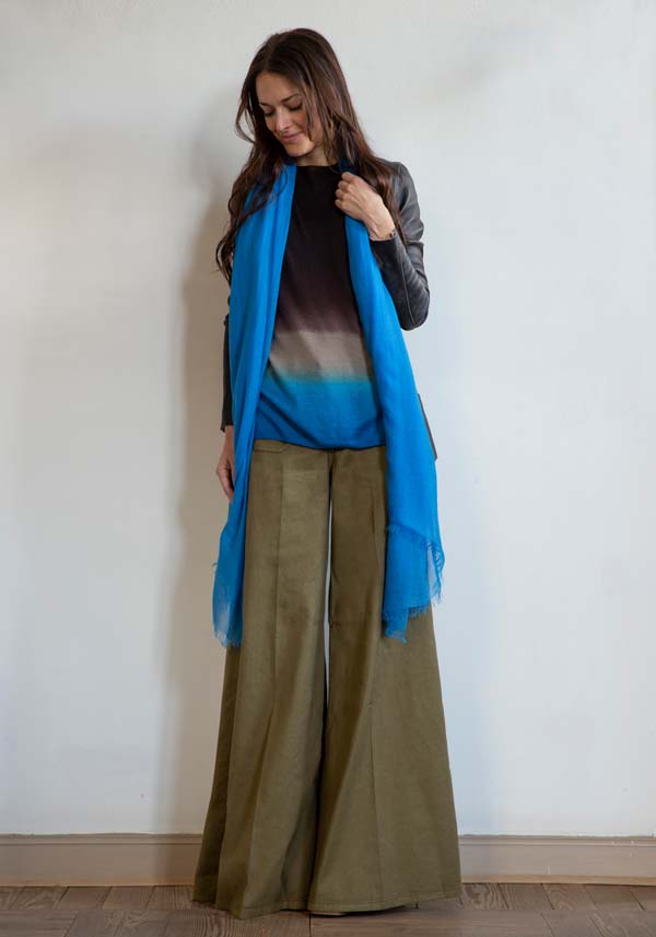 Rose & Lini MIRROR IN THE SKY CASHMERE “SOUFFLE PLAIN SHAWL” FAIENCE Acquista Ora