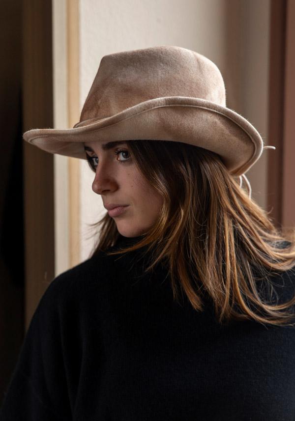 Rose & Lini YESEY “B MOUNTAIN” SAND FELTED HAT Consegna Veloce