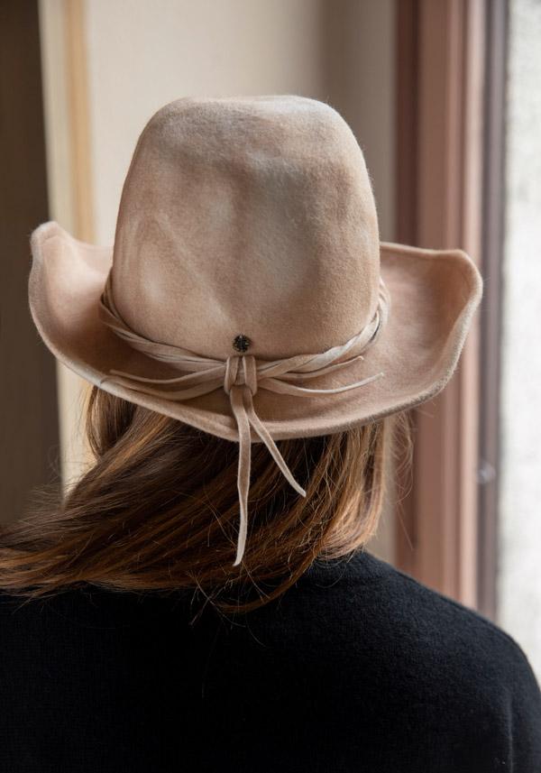 Rose & Lini YESEY “B MOUNTAIN” SAND FELTED HAT Consegna Veloce