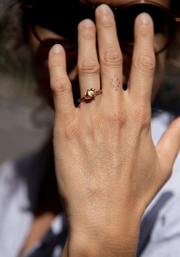 Rose & Lini CATHERINE MICHIELS “USAGI RABBIT” GOLD & RUBY RING Acquista Ora