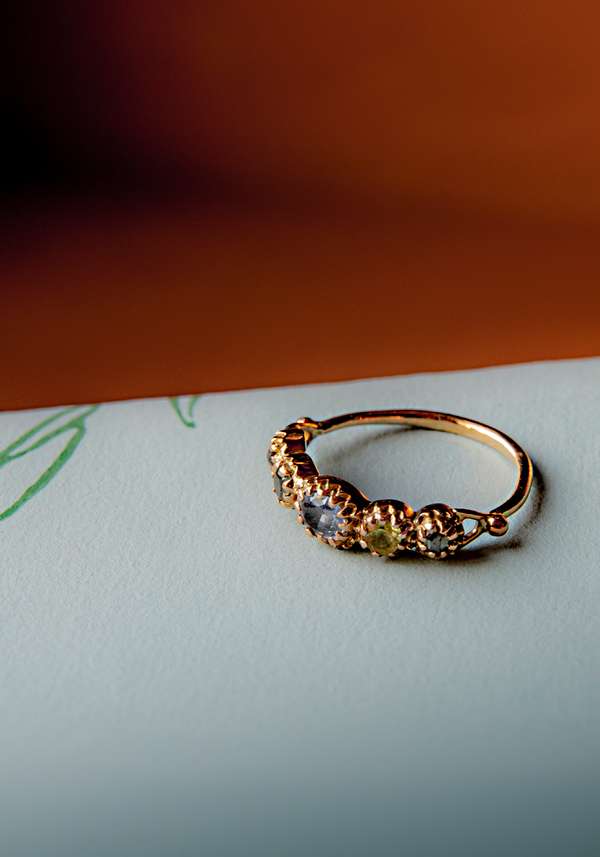 Rose & Lini DORETTE MULTICOLOR “BAGUE JARRETIÈRE” GOLD RING Negozio