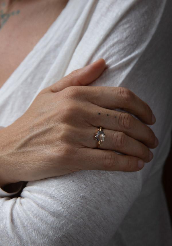 Rose & Lini VARIANCE OBJECTS “SMALL SAPPHIRE” ROSE GOLD RING #8 Qualità Garantita