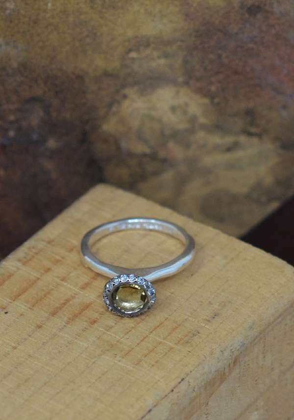 Rose & Lini ROSAMARIA SILVER “BELQUIS” DIAMONDS & BEER QUARTZ RING Economico