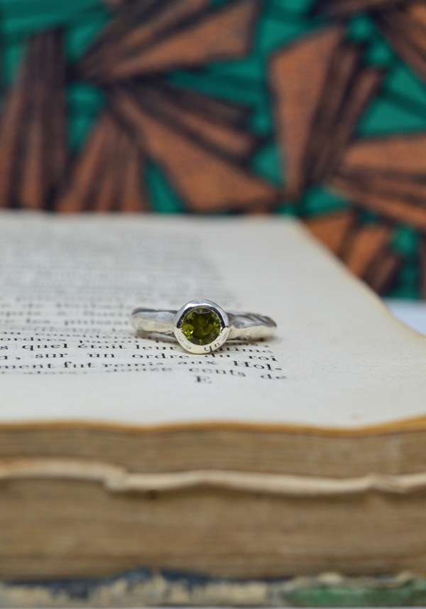 Rose & Lini ROSAMARIA SILVER & PERIDOT “JHARA” RING Online
