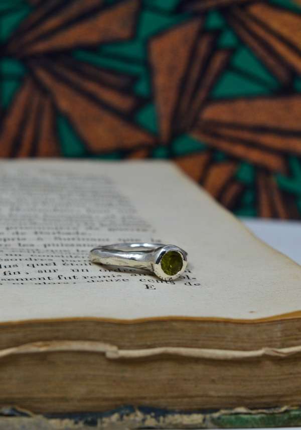 Rose & Lini ROSAMARIA SILVER & PERIDOT “JHARA” RING Online