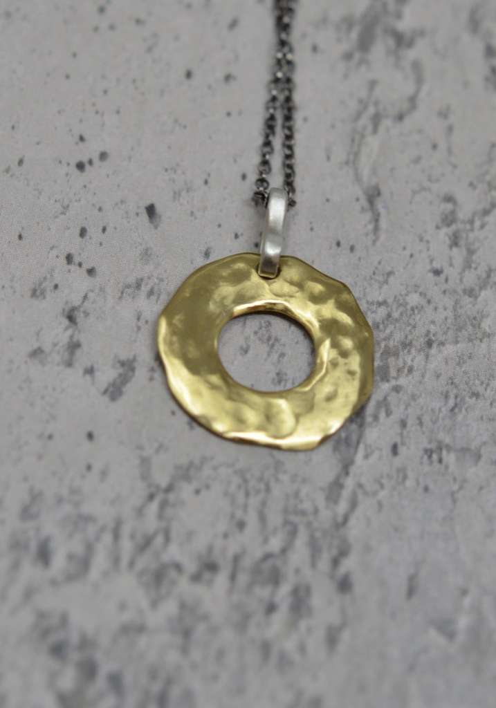 Rose & Lini ROSAMARIA ROUND BRONZE PENDANT NECKLACE Vendita Economica
