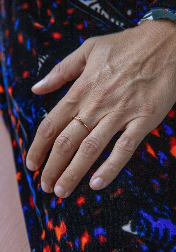 Rose & Lini MAITEA “PUNTO” GOLD & RUBY RING Italia