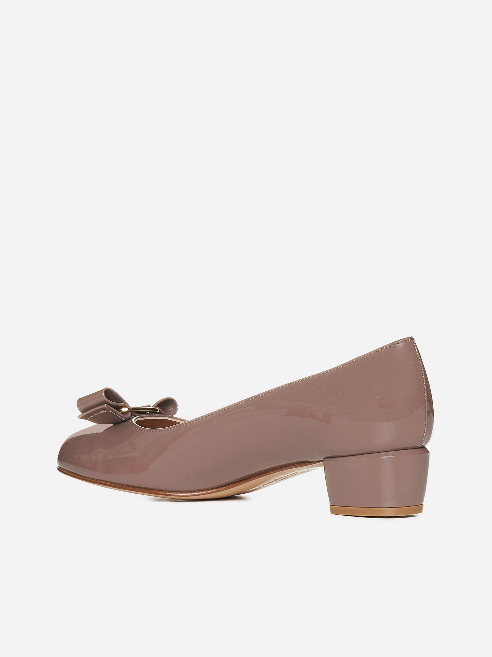 FERRAGAMO Decollete’ Vara in vernice In Vendita