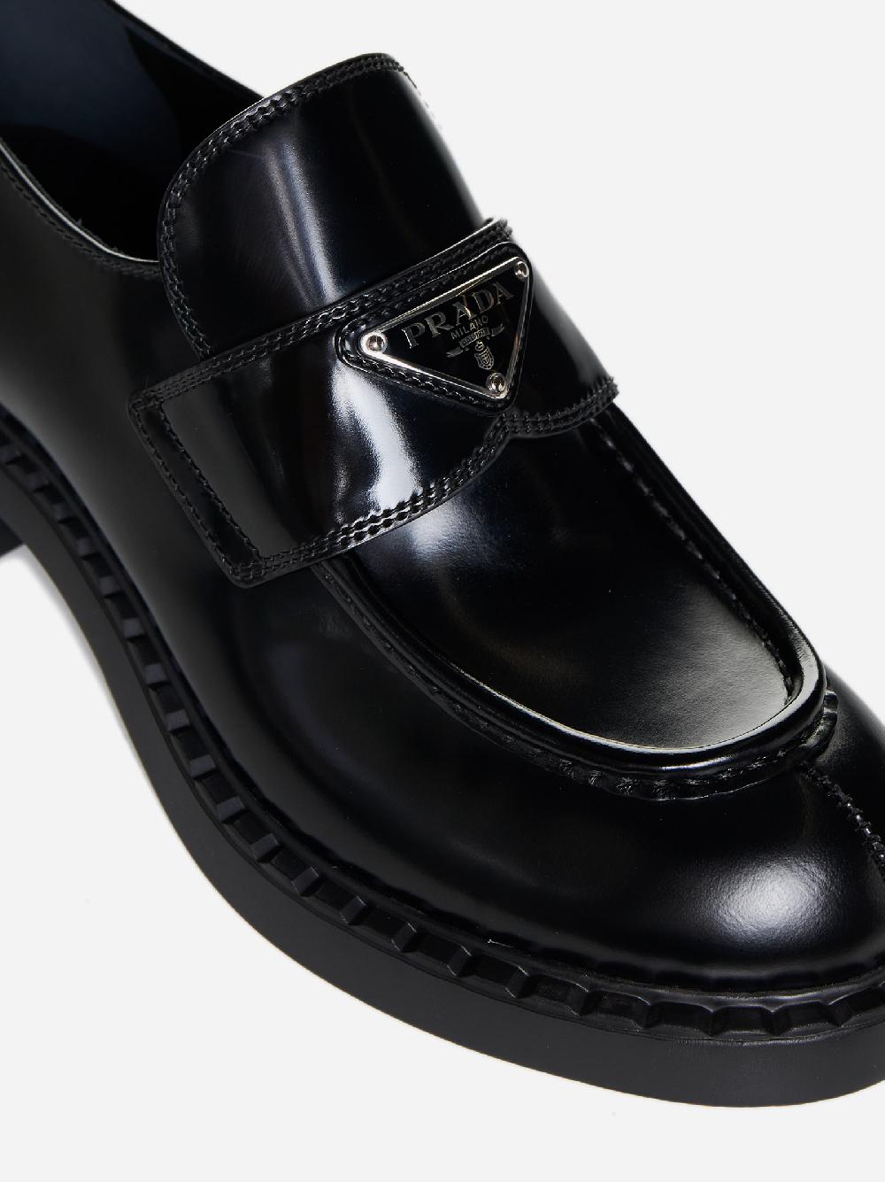 PRADA Mocassini in pelle con placca-logo Vendita Calda