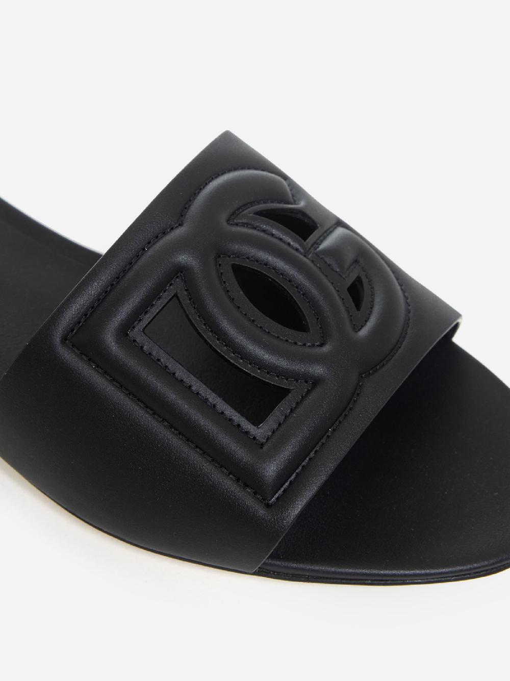 DOLCE & GABBANA Sandali flat in pelle con logo DG 2025