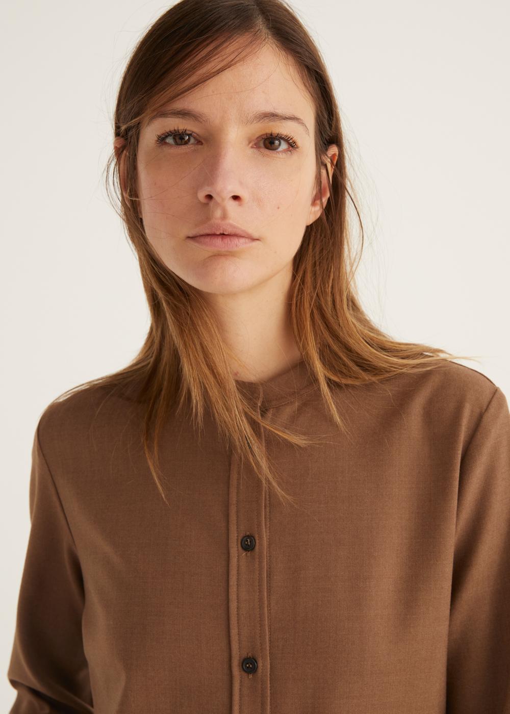Rosso35 Camicia con collo alla coreana Prezzo Ridotto