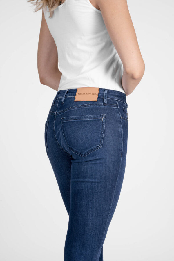 Sartoria Tramarossa JEANS BIANCA FLARE CUT FLARE IN DENIM STRETCH BLU MEDIO Acquista Ora