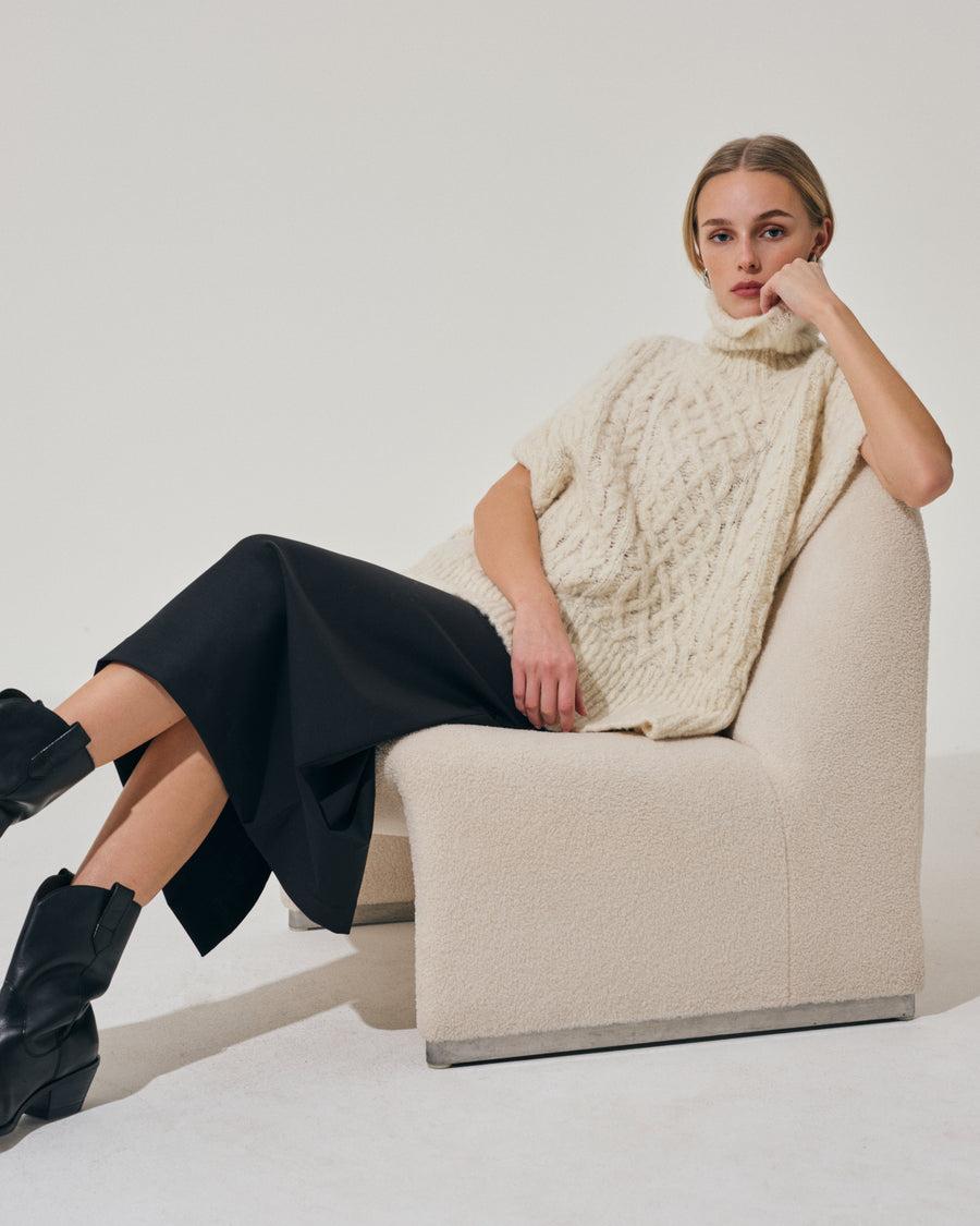 Scaglione PONCHO PUNTO ARAN MILK Saldi