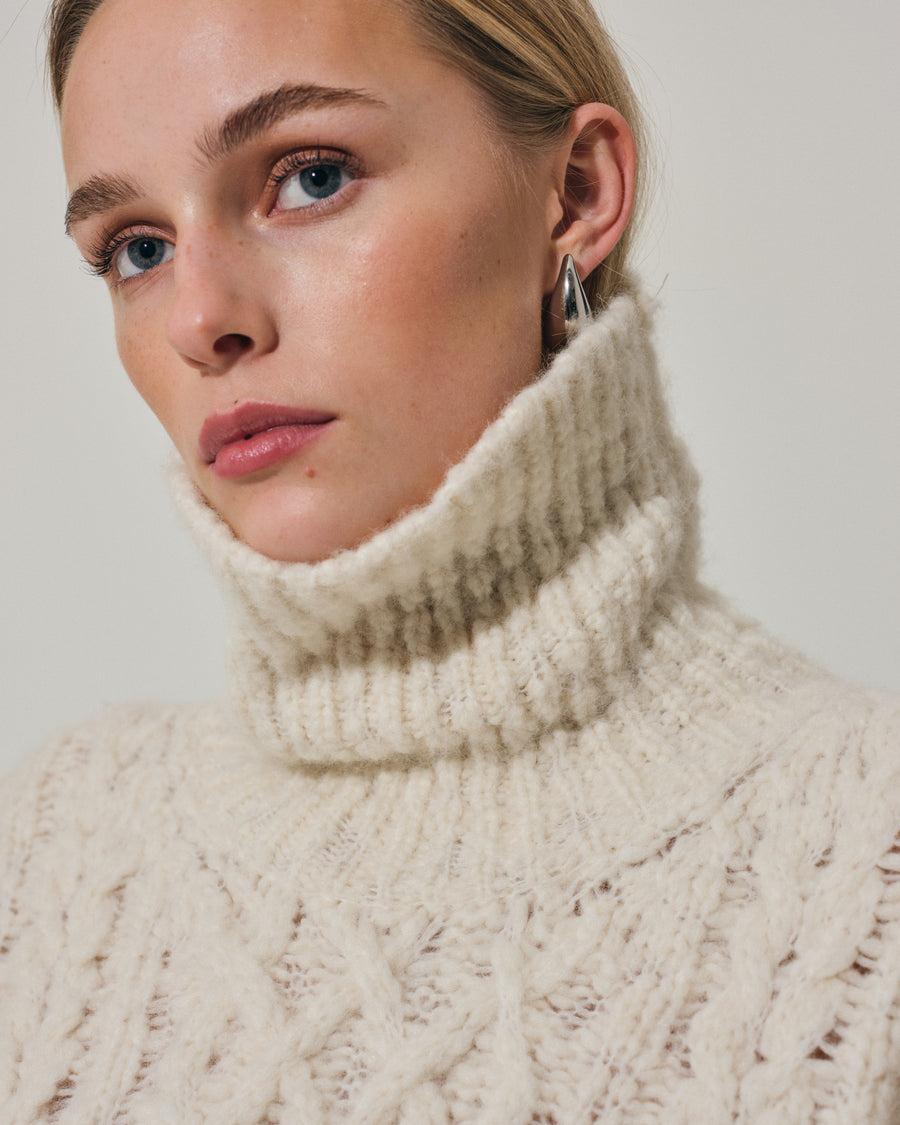 Scaglione PONCHO PUNTO ARAN MILK Convenienza