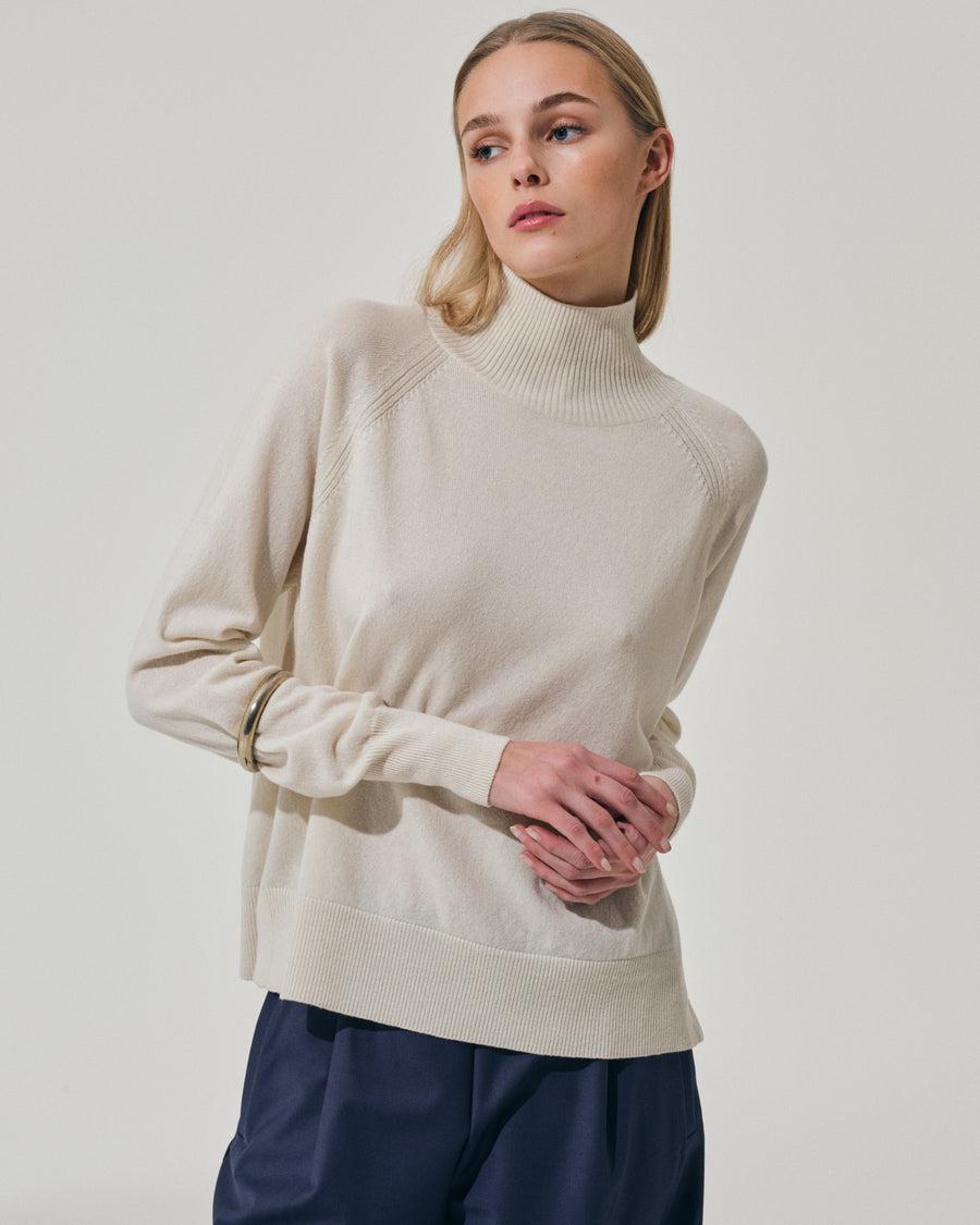 Scaglione TURTLE NECK RAGLAN RIBBED SIDES MILK Novità