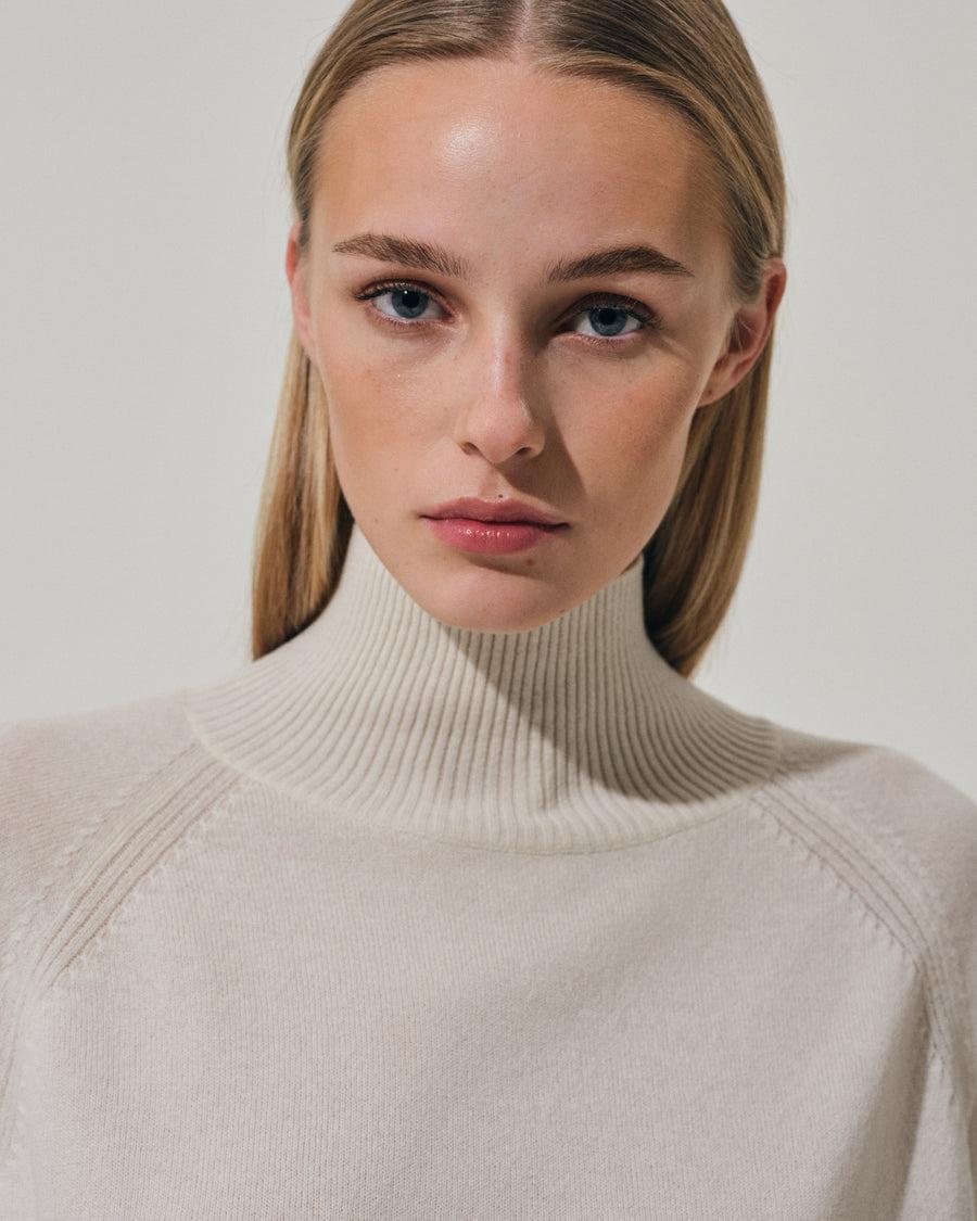 Scaglione TURTLE NECK RAGLAN RIBBED SIDES MILK Novità