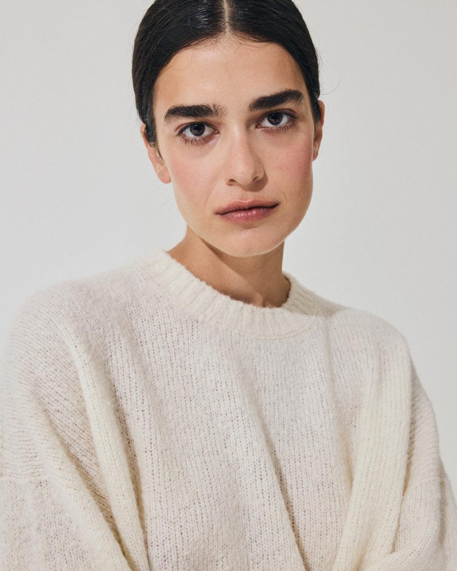 Scaglione ROUND NECK OVER PUFFED CASHMERE MILK Moda