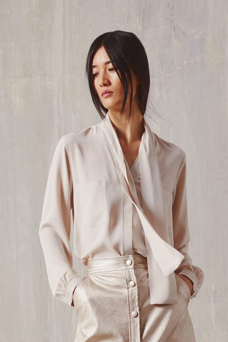 Shirtaporter CAMICIA CON FIOCCO E TASCHE
