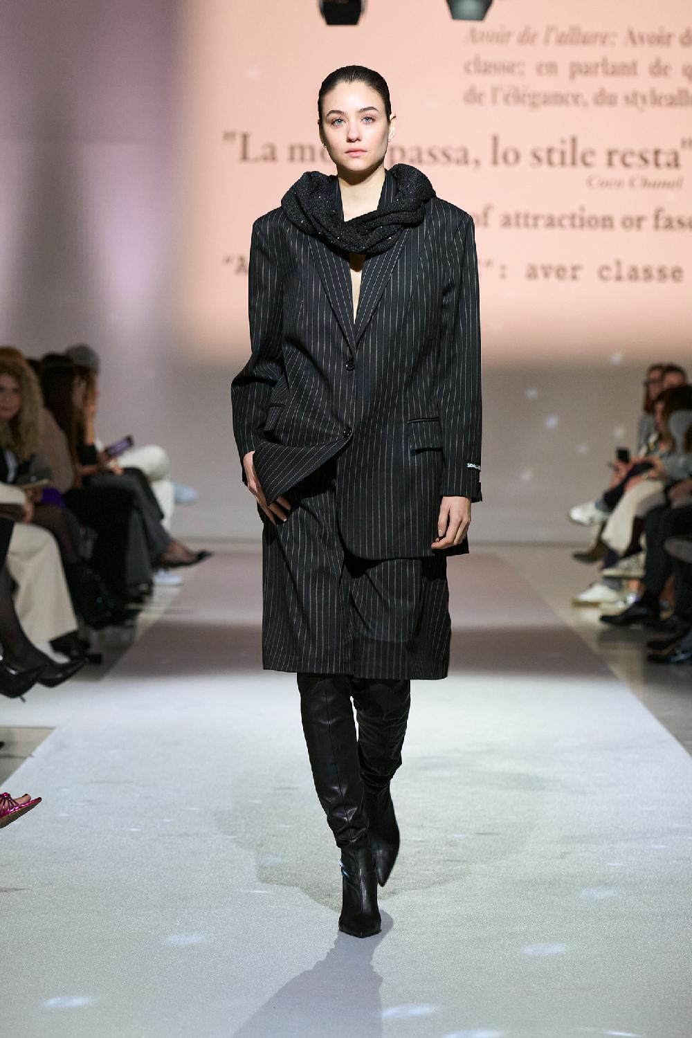 Soallure MAGLIA GIRO COLLO PAILETTES CON SPALLINA Qualità Garantita