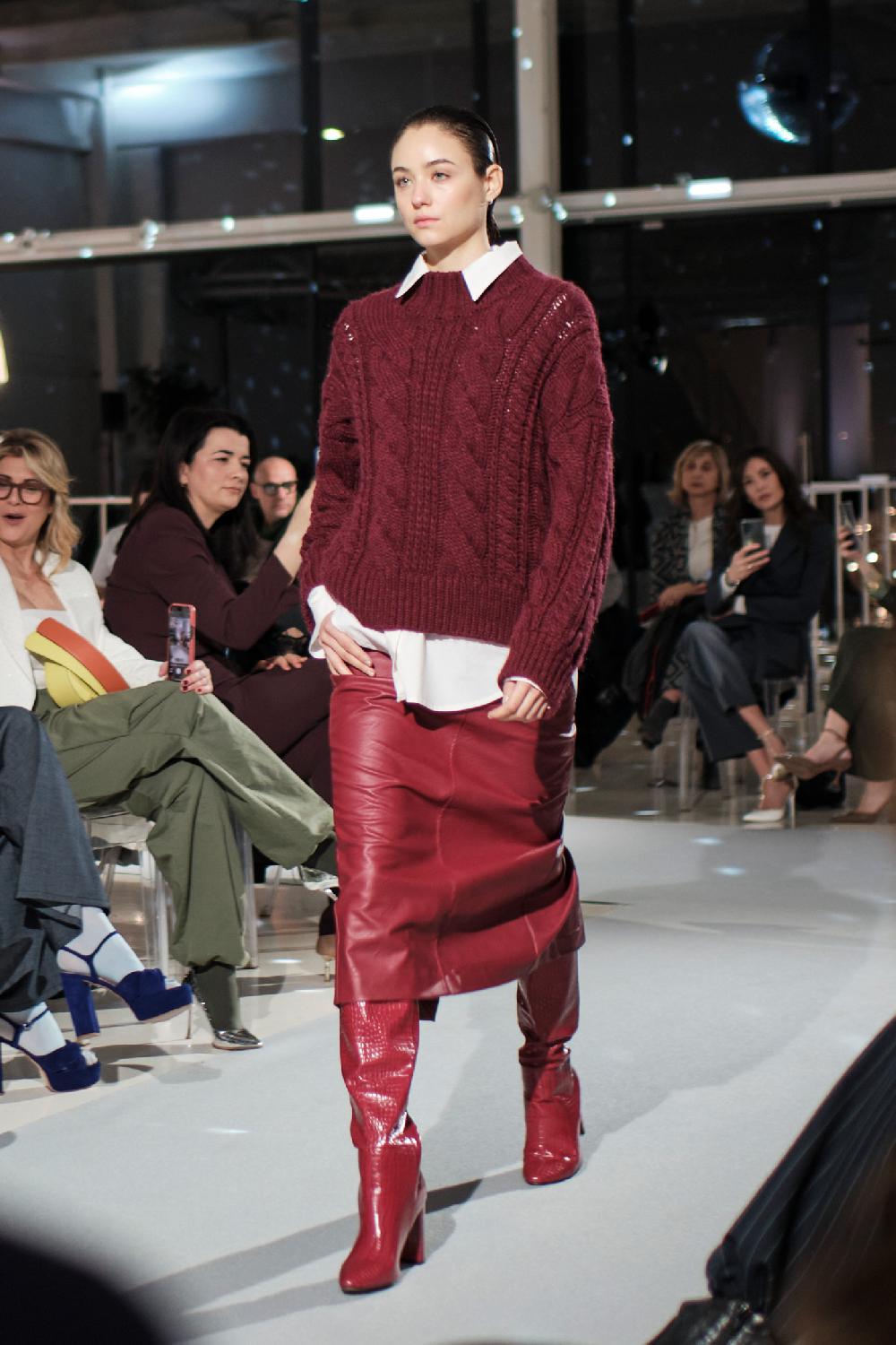 Soallure MAGLIA CON COLLO ALTO E LAVORAZIONE A TRECCIA Offerta
