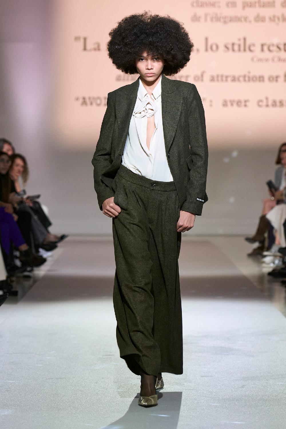 Soallure CAMICIA IN GEORGETTE CON DETTAGLIO ROSA Qualità Garantita