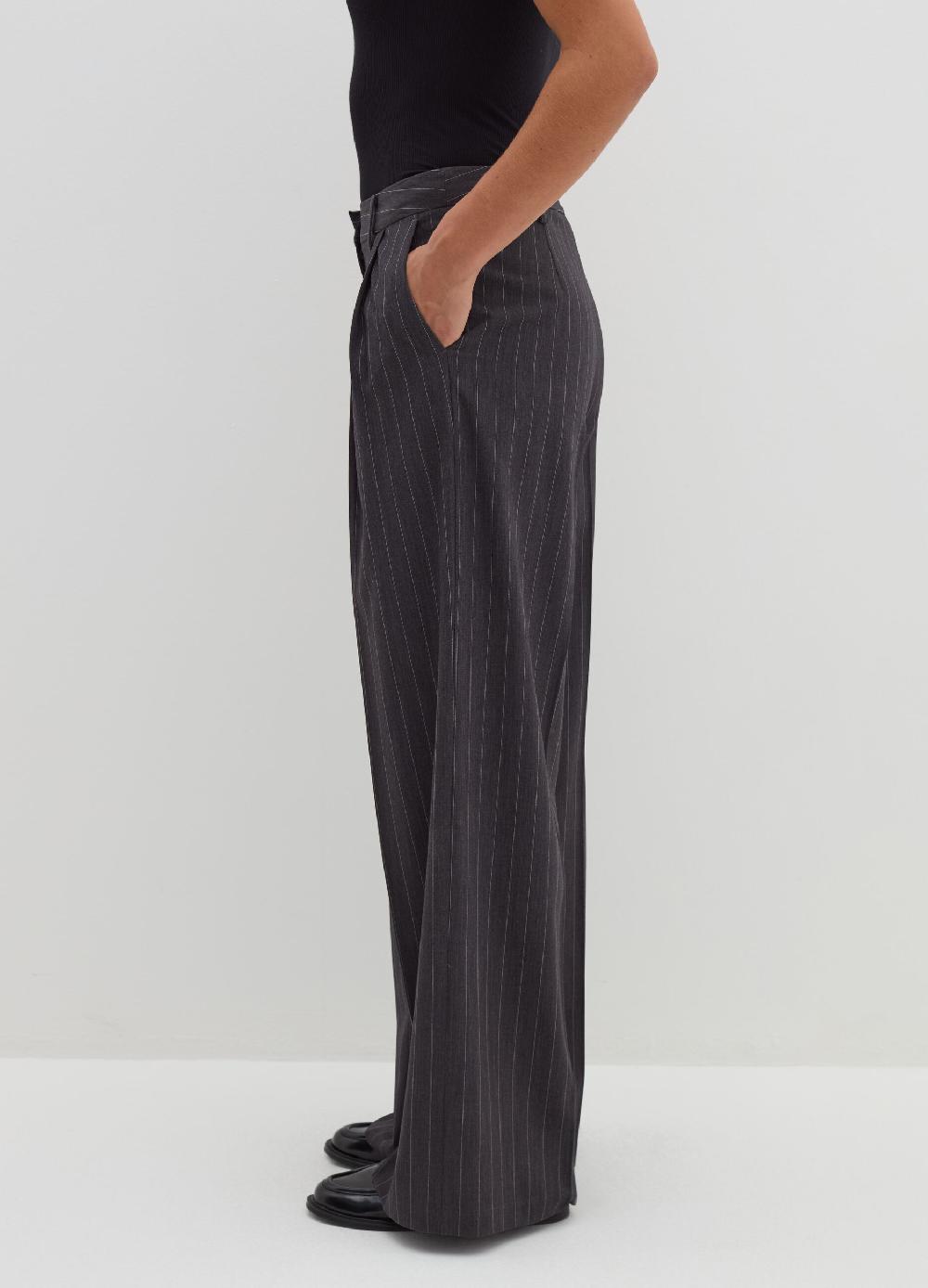 Stefanel Pantalone slouchy fit con pinces In Saldo