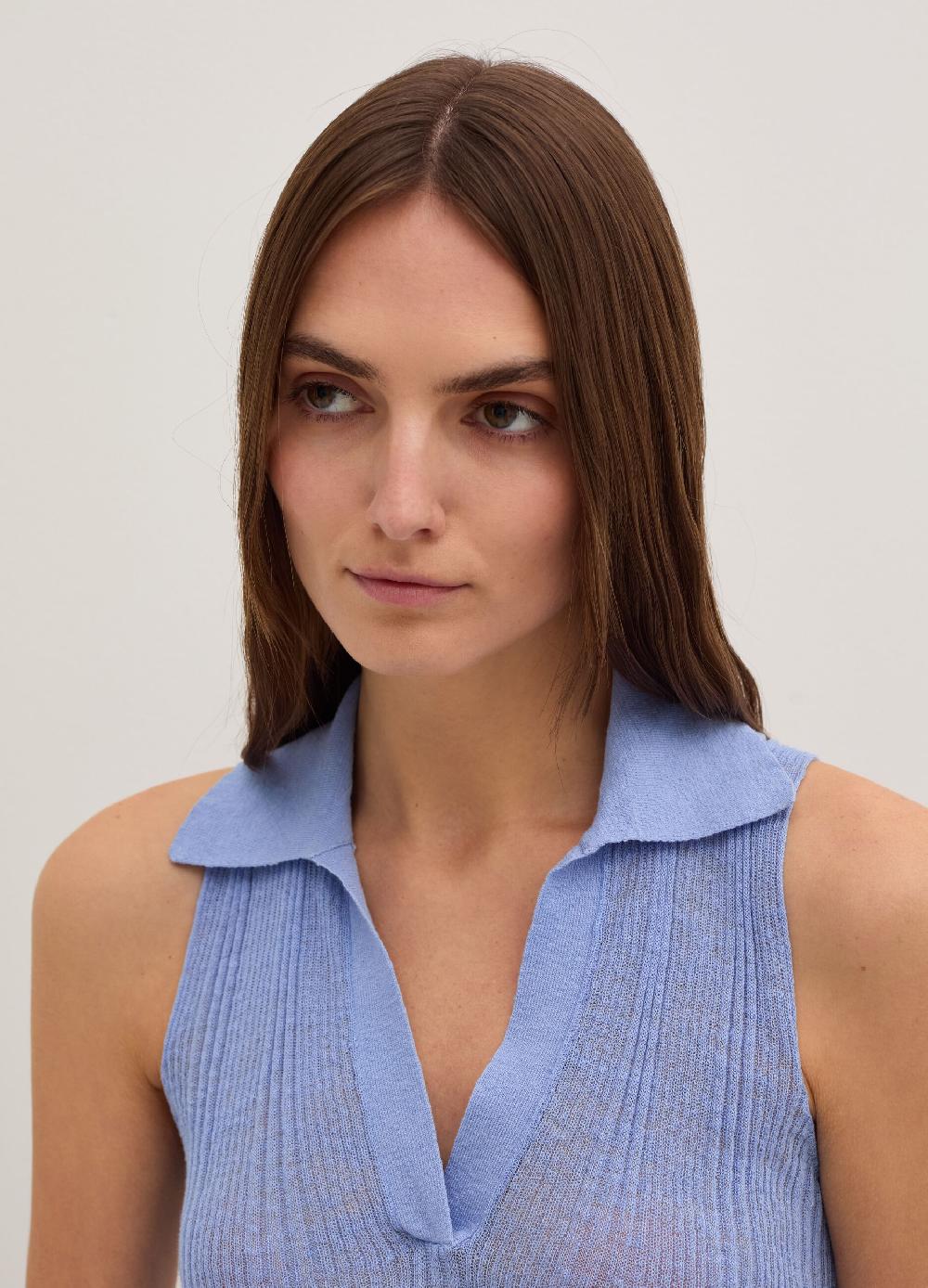 Stefanel Top smanicato a costine con scollo a polo Sostegno trimestrale