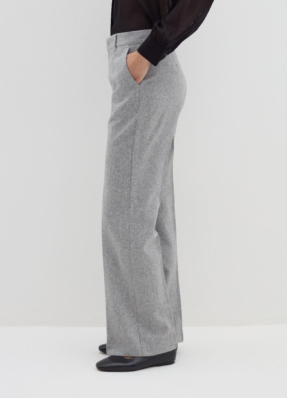 Stefanel Pantalone flare fit con pinces Offerte